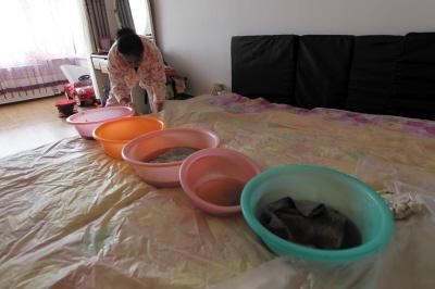 石阡楼上漏水，住户失联，小区没物管，业主维权难！律师来支招……